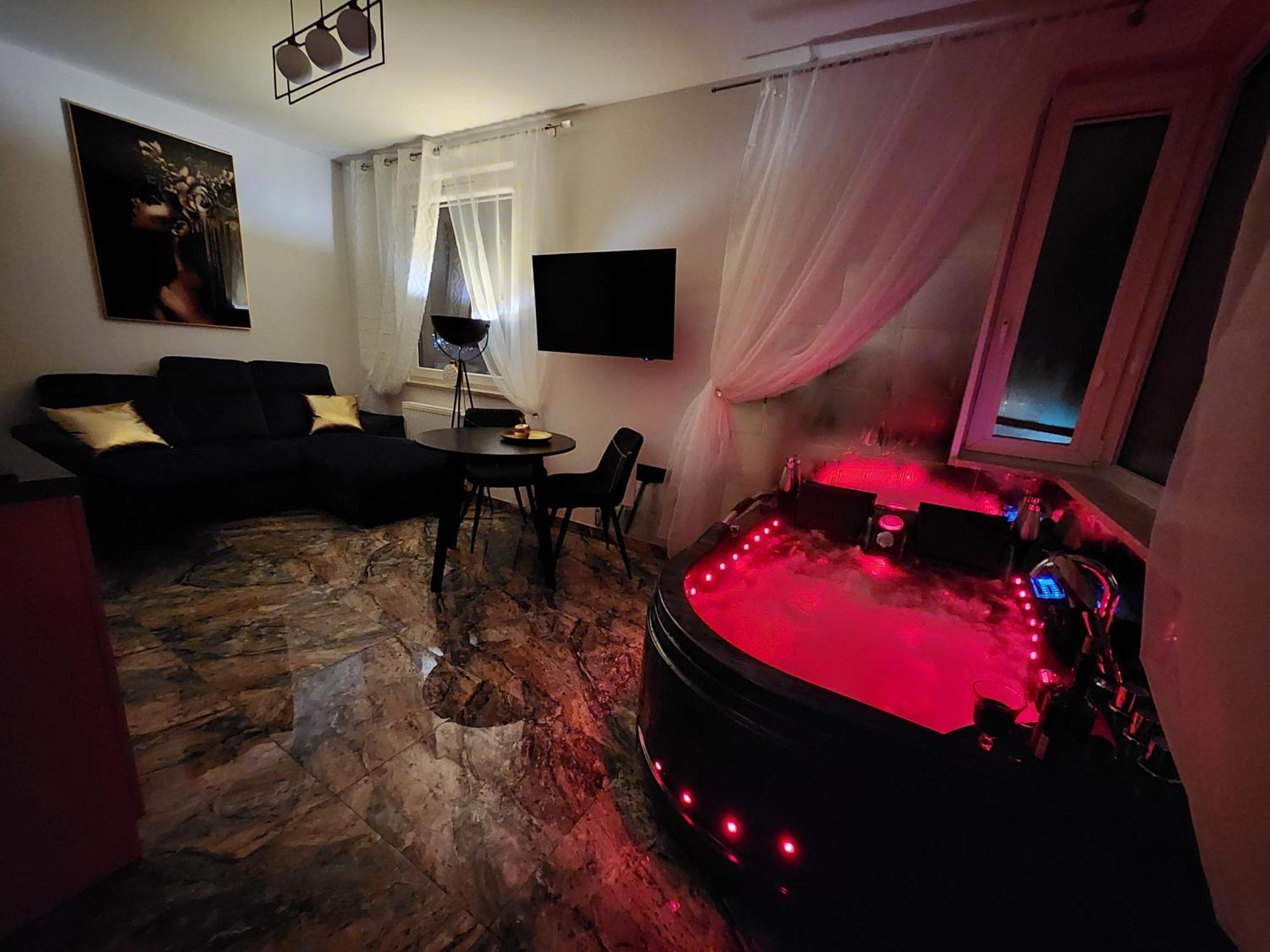 Apartment By The Sea - Prestige With A Luxurious Jacuzzi, Sauna And An Exclusive Massage Chair Available In One Of The Apartments! *