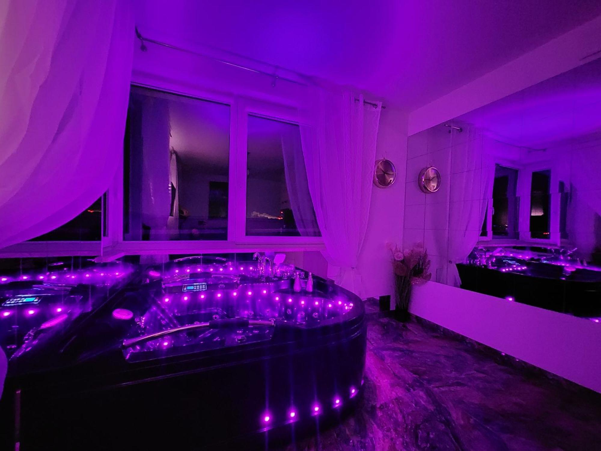 Apartment By The Sea - Prestige With A Luxurious Jacuzzi, Sauna And An Exclusive Massage Chair Available In One Of The Apartments!
