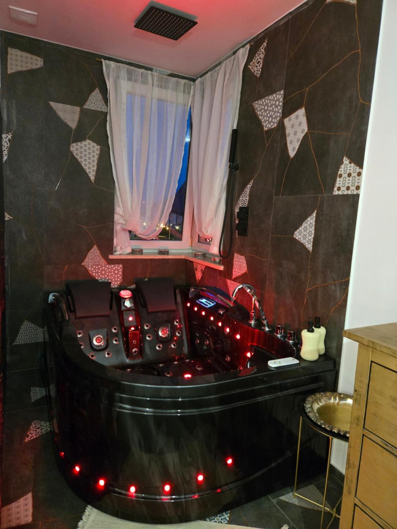 By The Sea - Prestige With A Luxurious Jacuzzi, Sauna And An Exclusive Massage Chair Available In One Of The Apartments! Apartment Gdansk