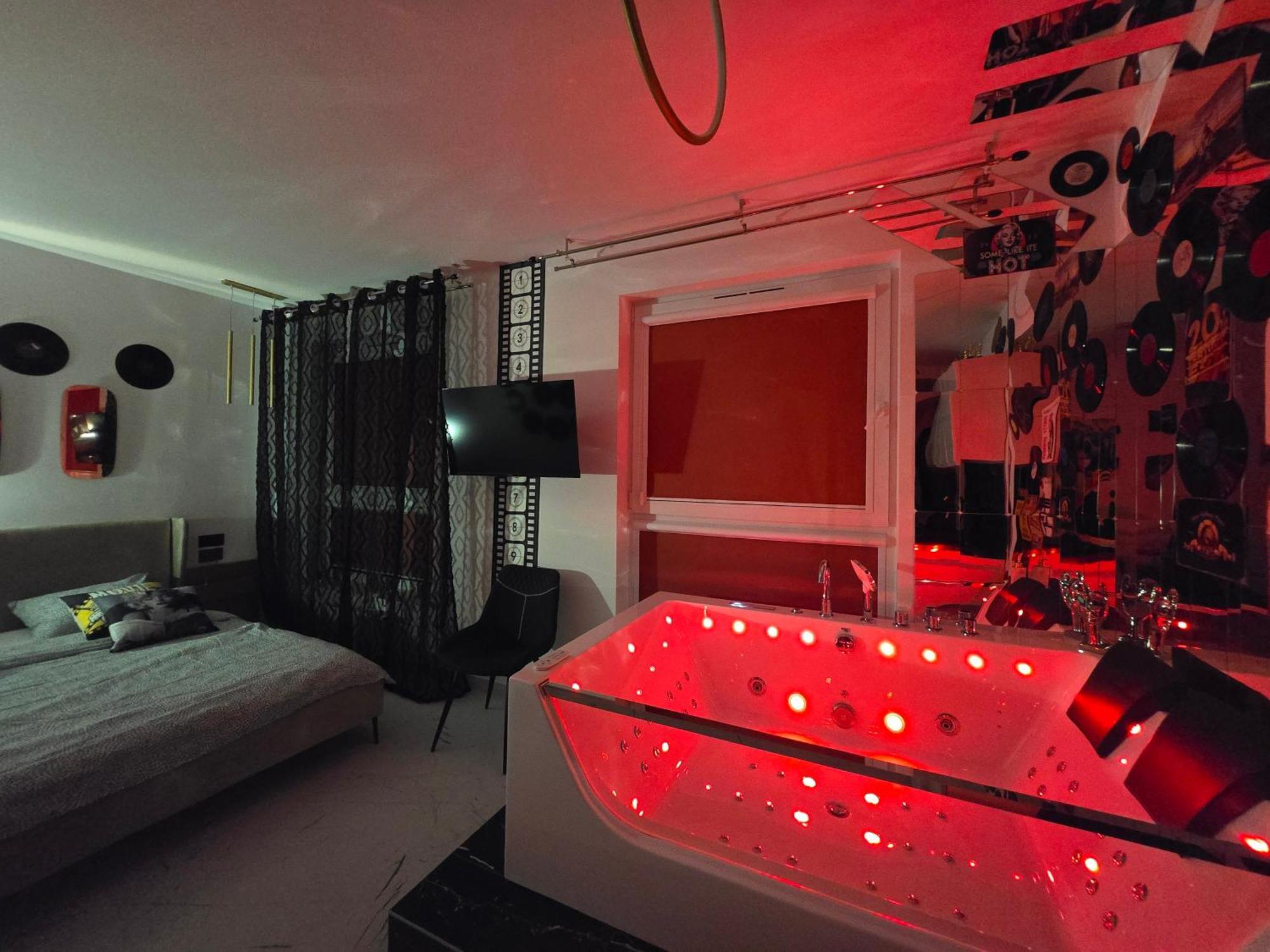 Apartment By The Sea - Prestige With A Luxurious Jacuzzi, Sauna And An Exclusive Massage Chair Available In One Of The Apartments! Gdansk