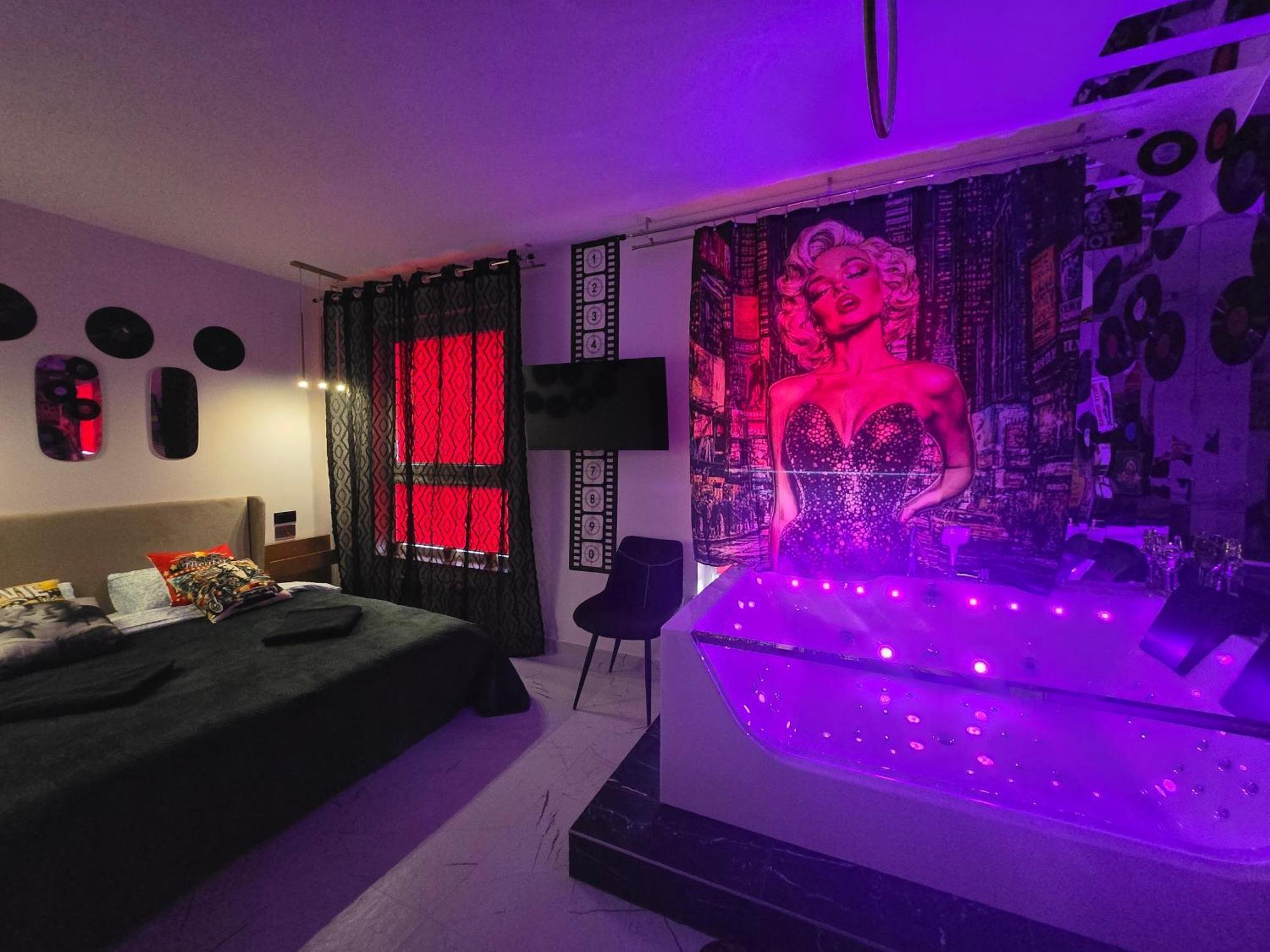 Apartment By The Sea - Prestige With A Luxurious Jacuzzi, Sauna And An Exclusive Massage Chair Available In One Of The Apartments! Danzig