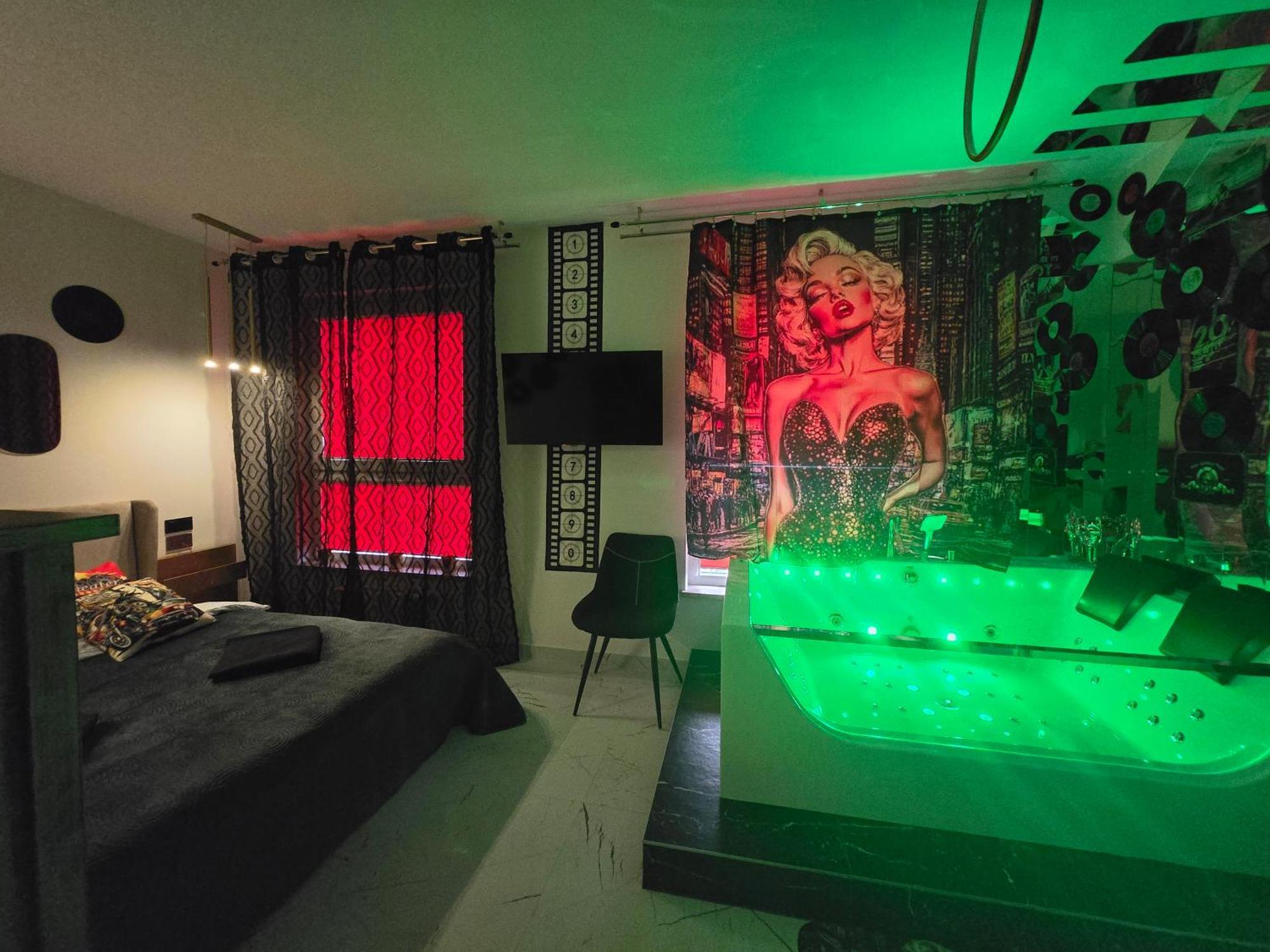 By The Sea - Prestige With A Luxurious Jacuzzi, Sauna And An Exclusive Massage Chair Available In One Of The Apartments! *